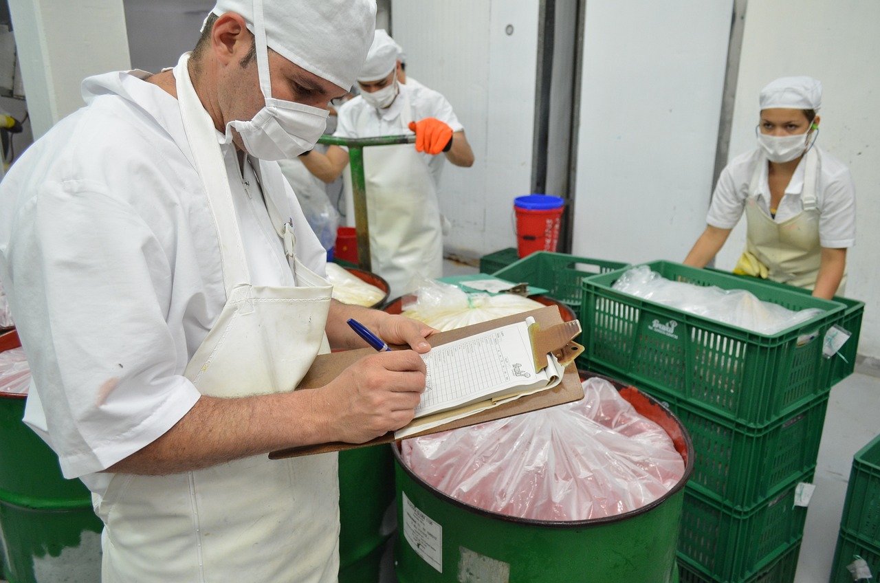最新食品安全法的深度解读与探讨，保障民众餐桌安全的规则利器