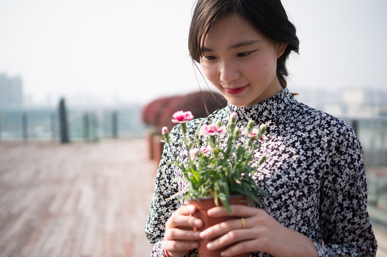 现代都市甜蜜爱恋，总裁的小妻子最新章节